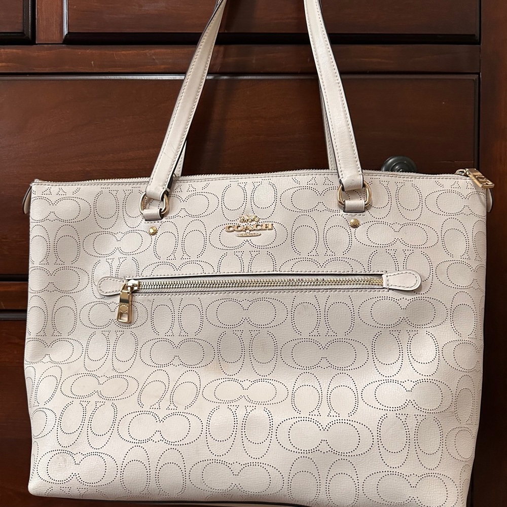 Coach Ivory Signature C Gallery Tote